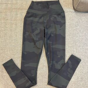 Alo High-Waist Camo Vapor Legging